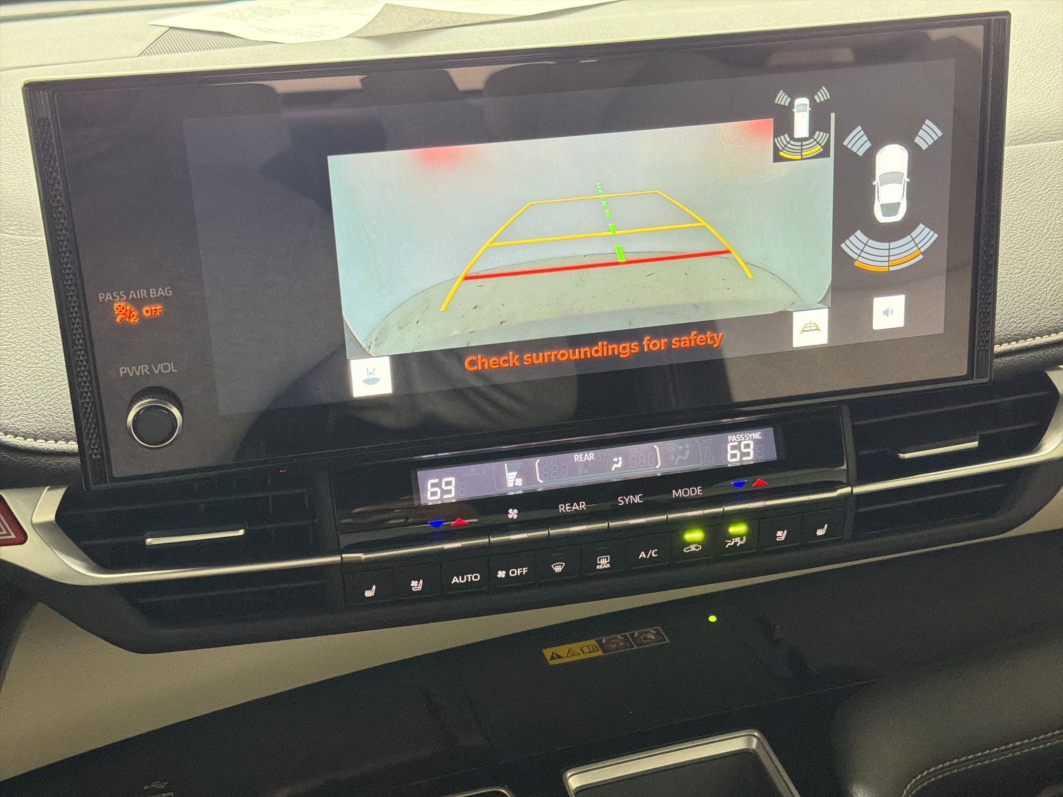 Used 2025 Toyota Sienna Limited image 23