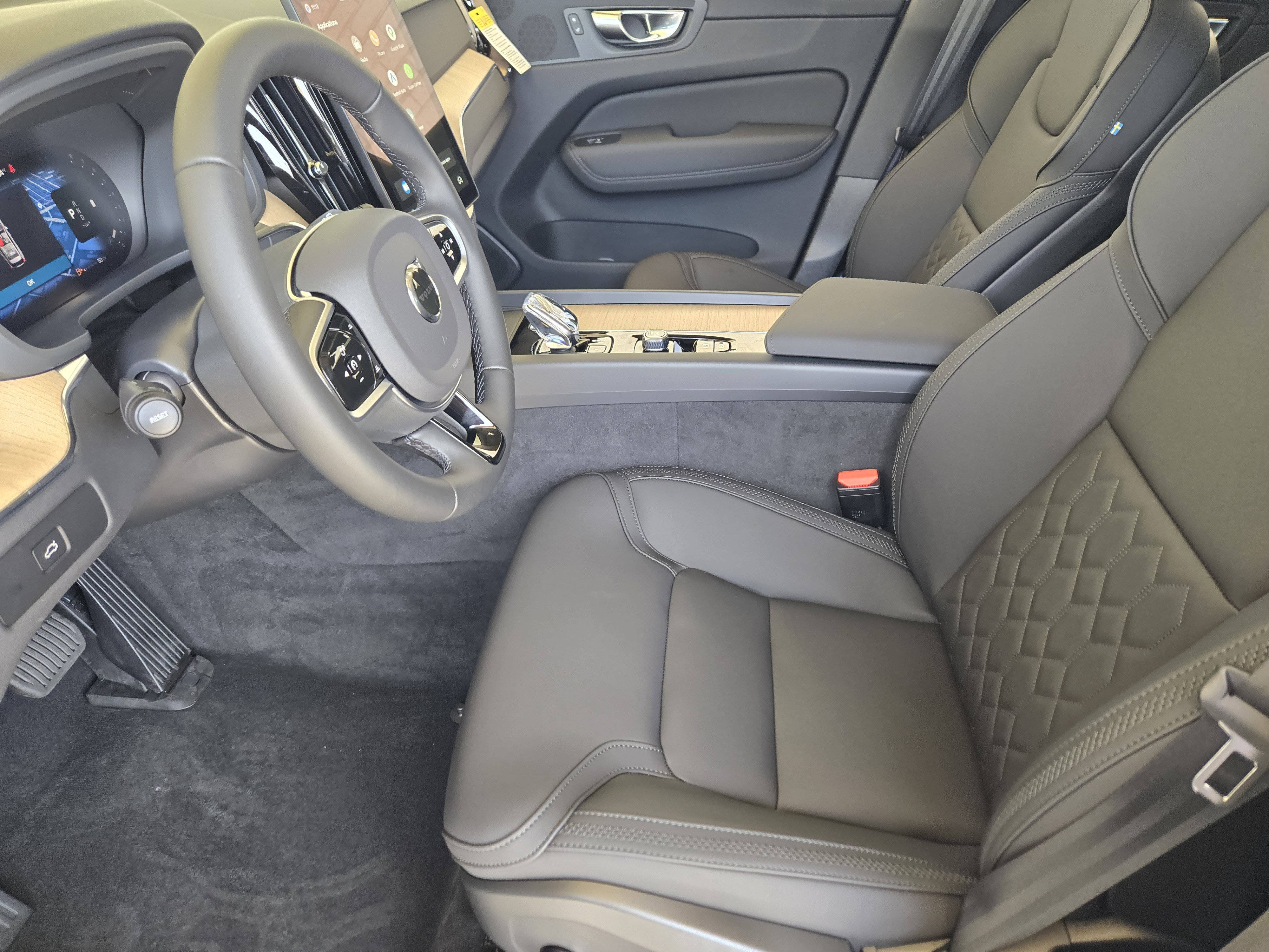 New 2026 Volvo XC60 B5 Core w/ Climate Package AWD/4WD image 10