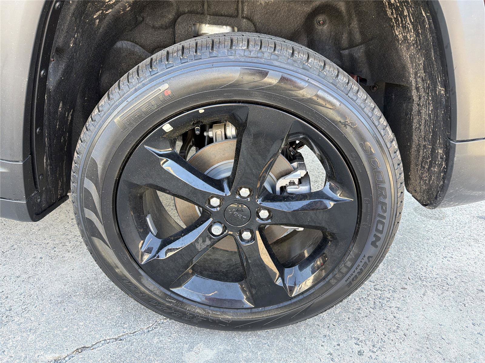 New 2025 Jeep Grand Cherokee Limited w/ Black Appearance Package image 17