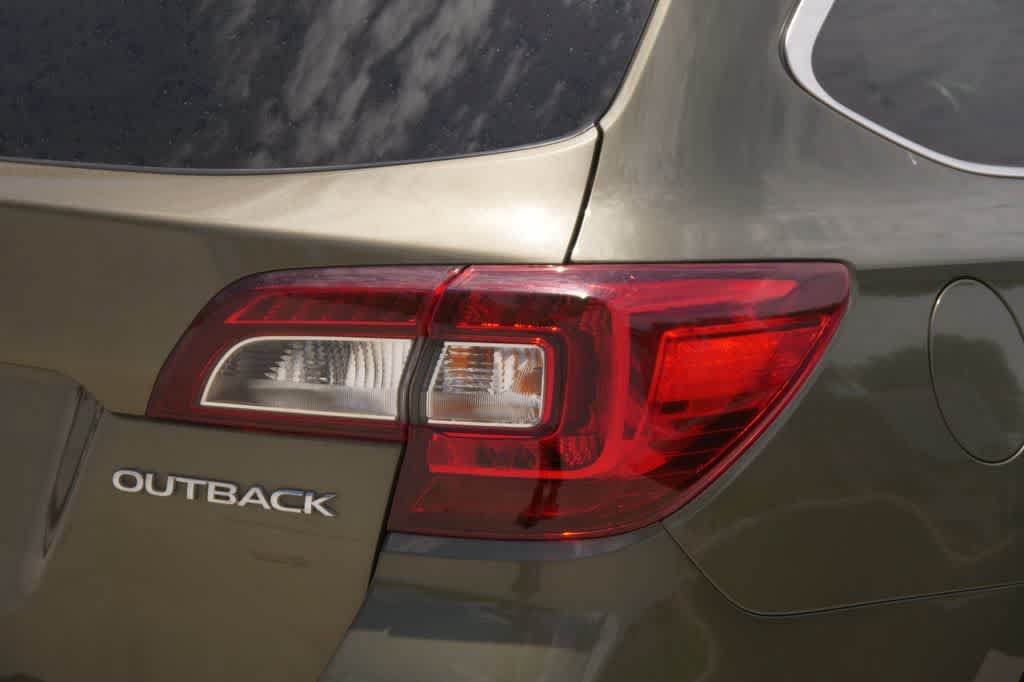 Used 2018 Subaru Outback 2.5i Touring AWD/4WD image 10