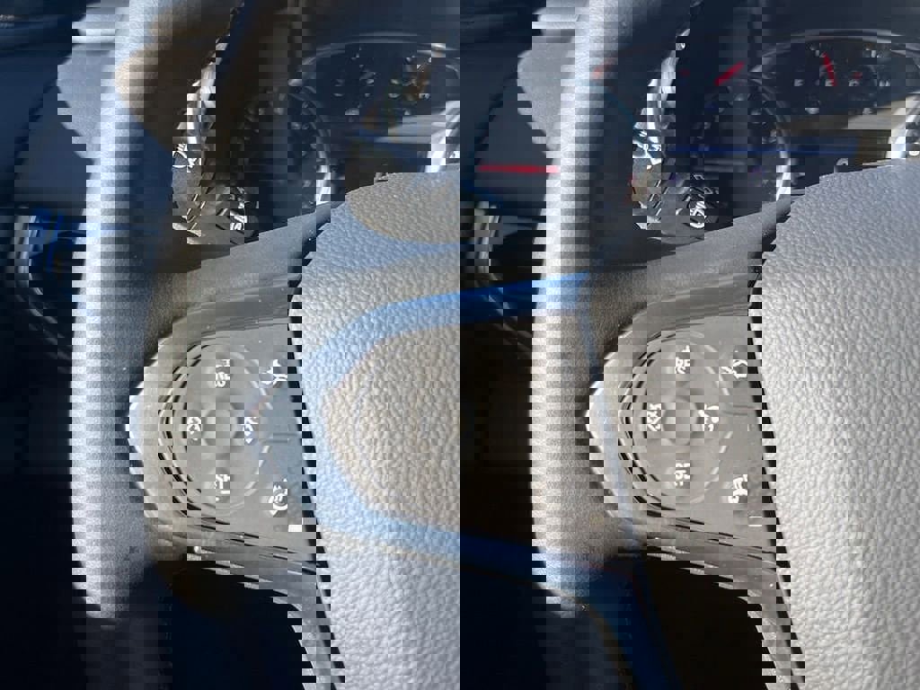 Used 2023 Chevrolet Traverse LT image 35