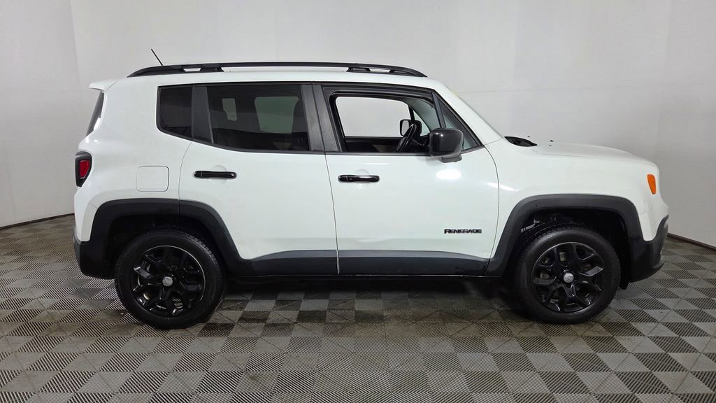 Used 2015 Jeep Renegade Latitude w/ Cold Weather Group AWD/4WD image 10