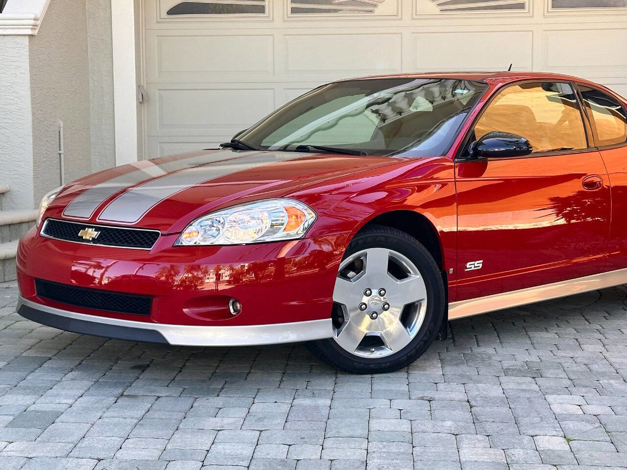 Used 2007 Chevrolet Monte Carlo SS w/ Silver Rally Stripe Package FWD image 2