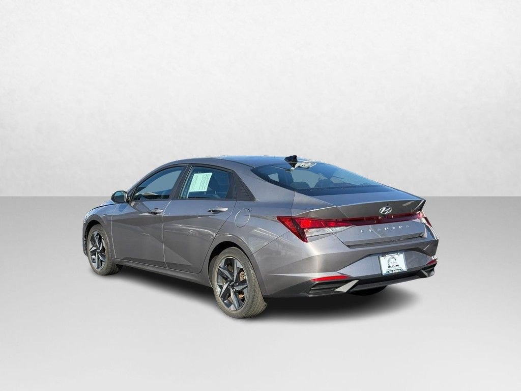 Used 2023 Hyundai Elantra SEL w/ Convenience Package image 4
