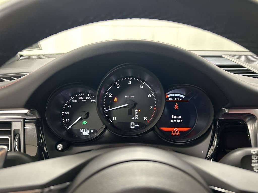 Certified 2025 Porsche Macan image 14