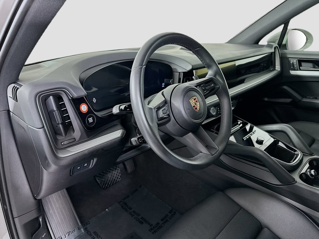 Certified 2025 Porsche Cayenne AWD/4WD image 4