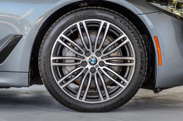 Used 2018 BMW 540i w/ M Sport Package RWD image 16