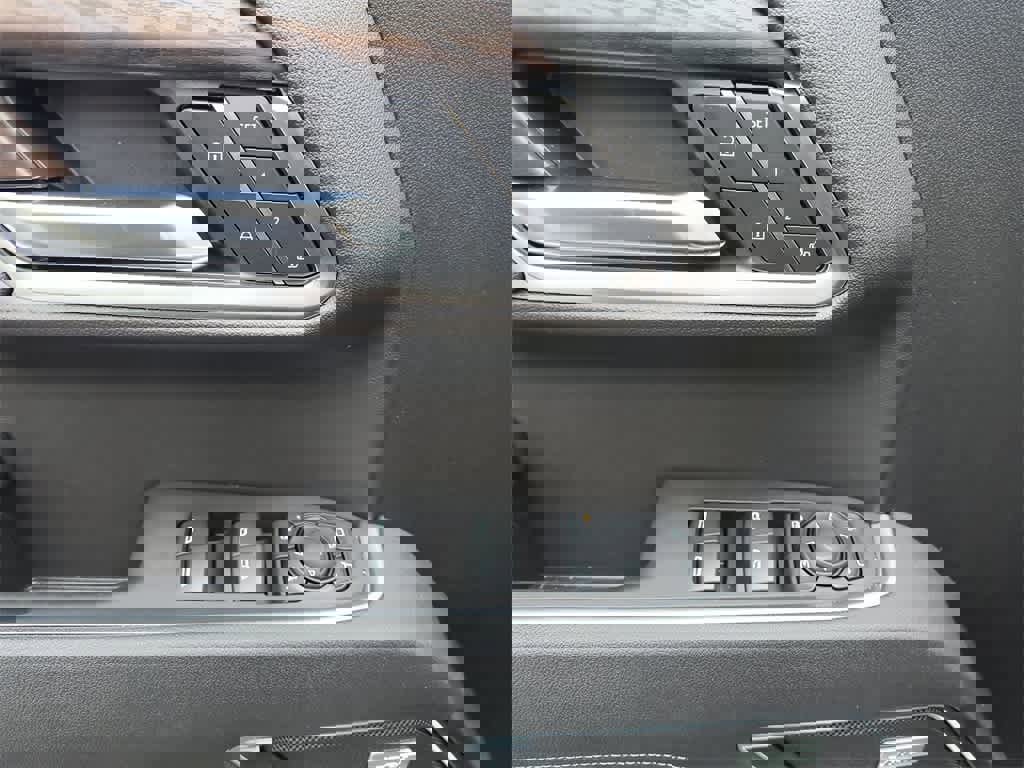 Used 2025 GMC Sierra 1500 SLT w/ SLT Premium Plus Package image 13