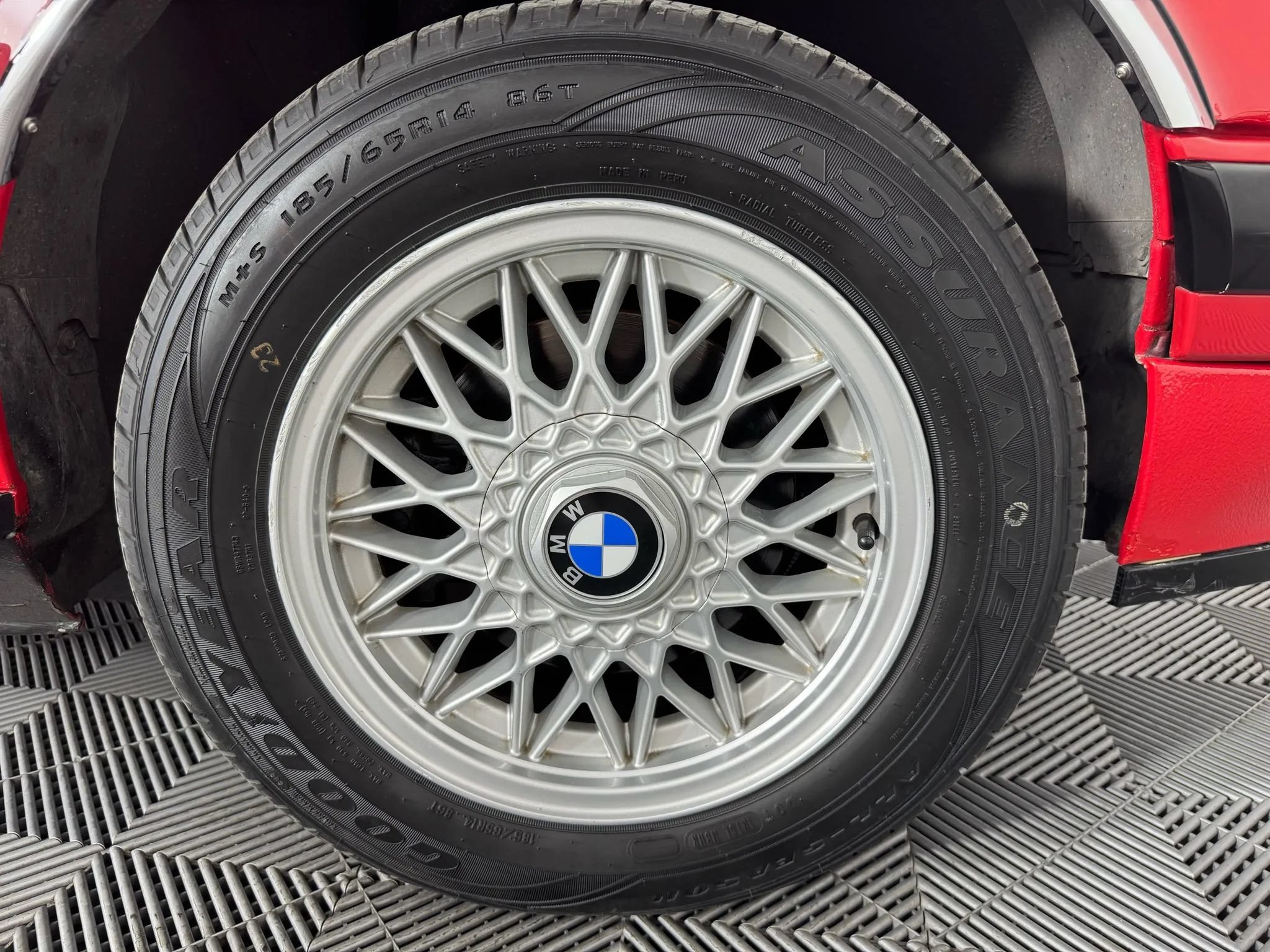 Used 1991 BMW 325i Convertible RWD image 50
