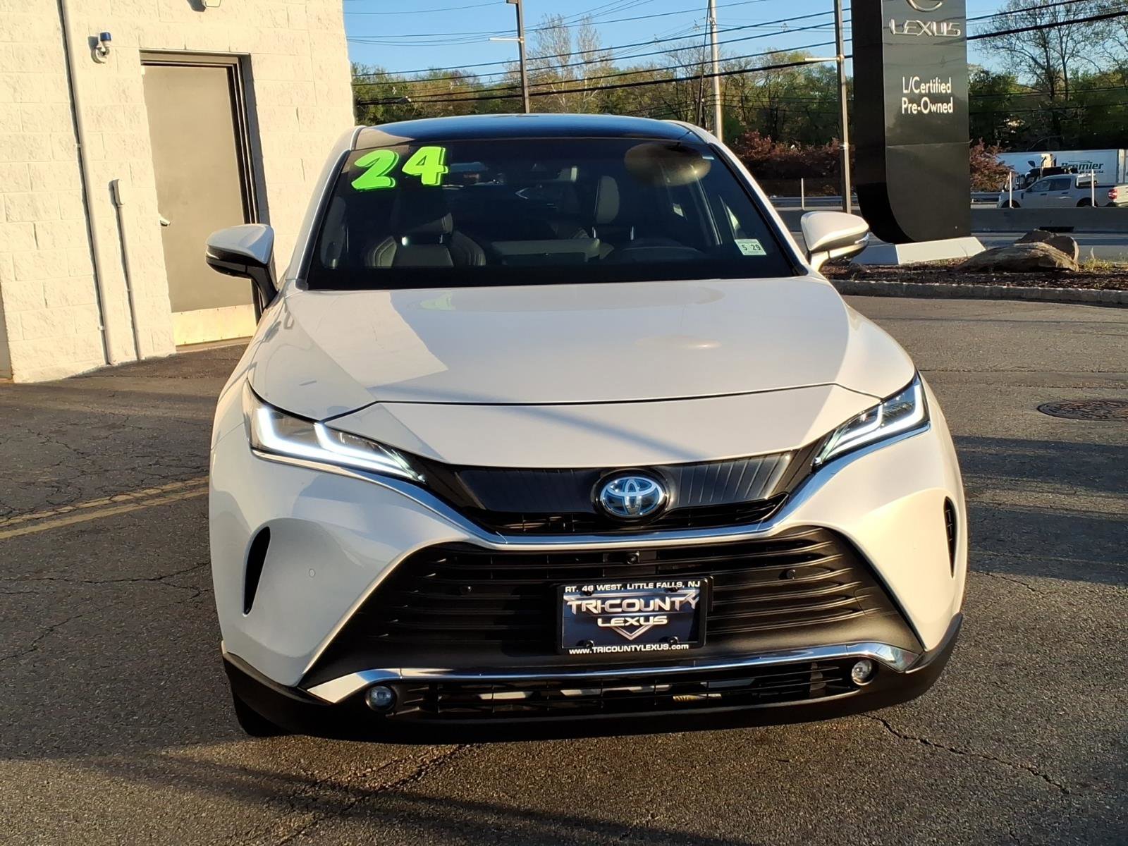 Used 2024 Toyota Venza Limited AWD/4WD image 2