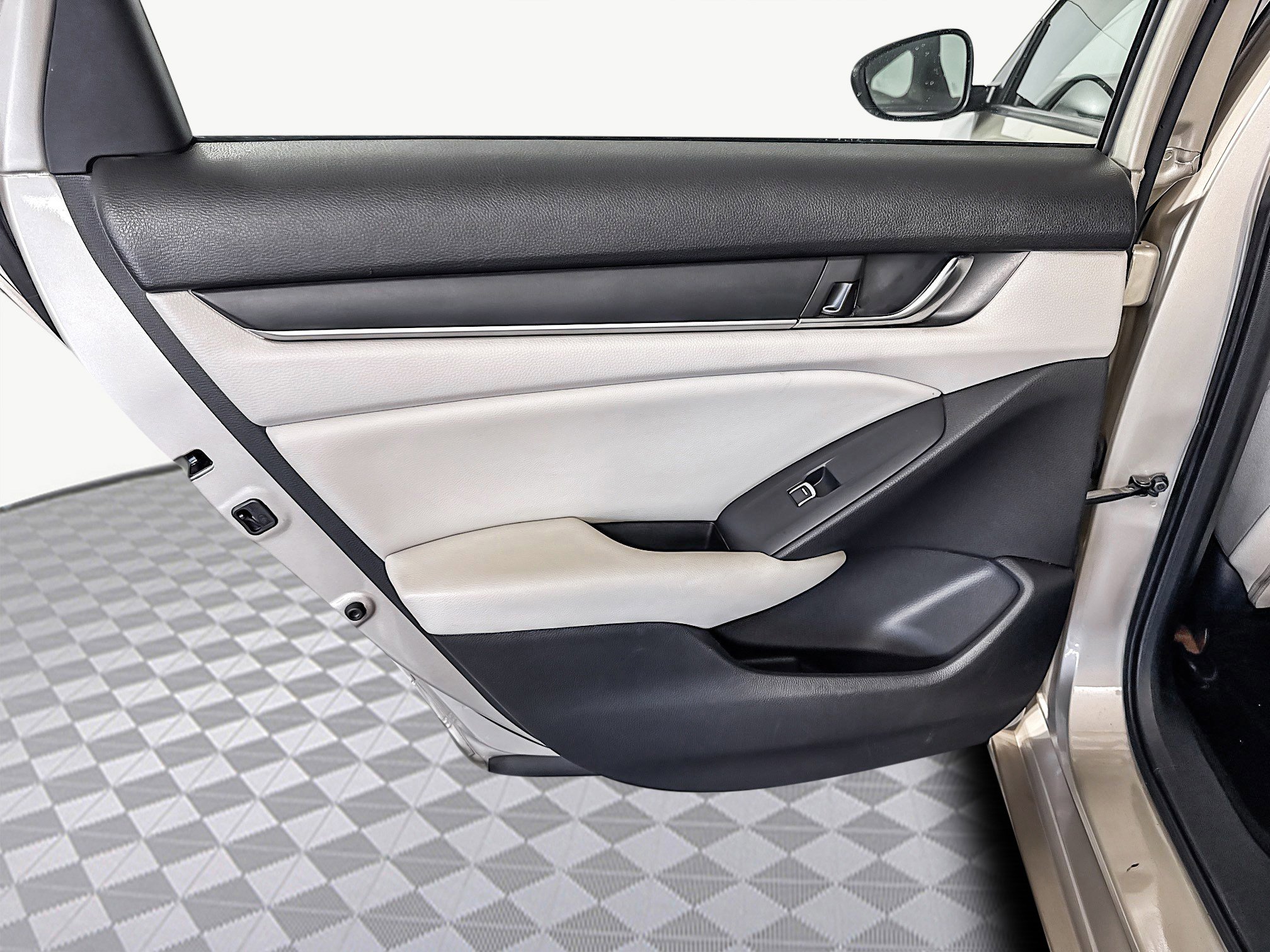 Used 2018 Honda Accord LX image 26