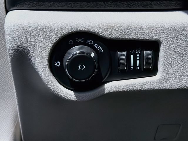 Used 2021 Chrysler Pacifica Touring-L FWD image 10