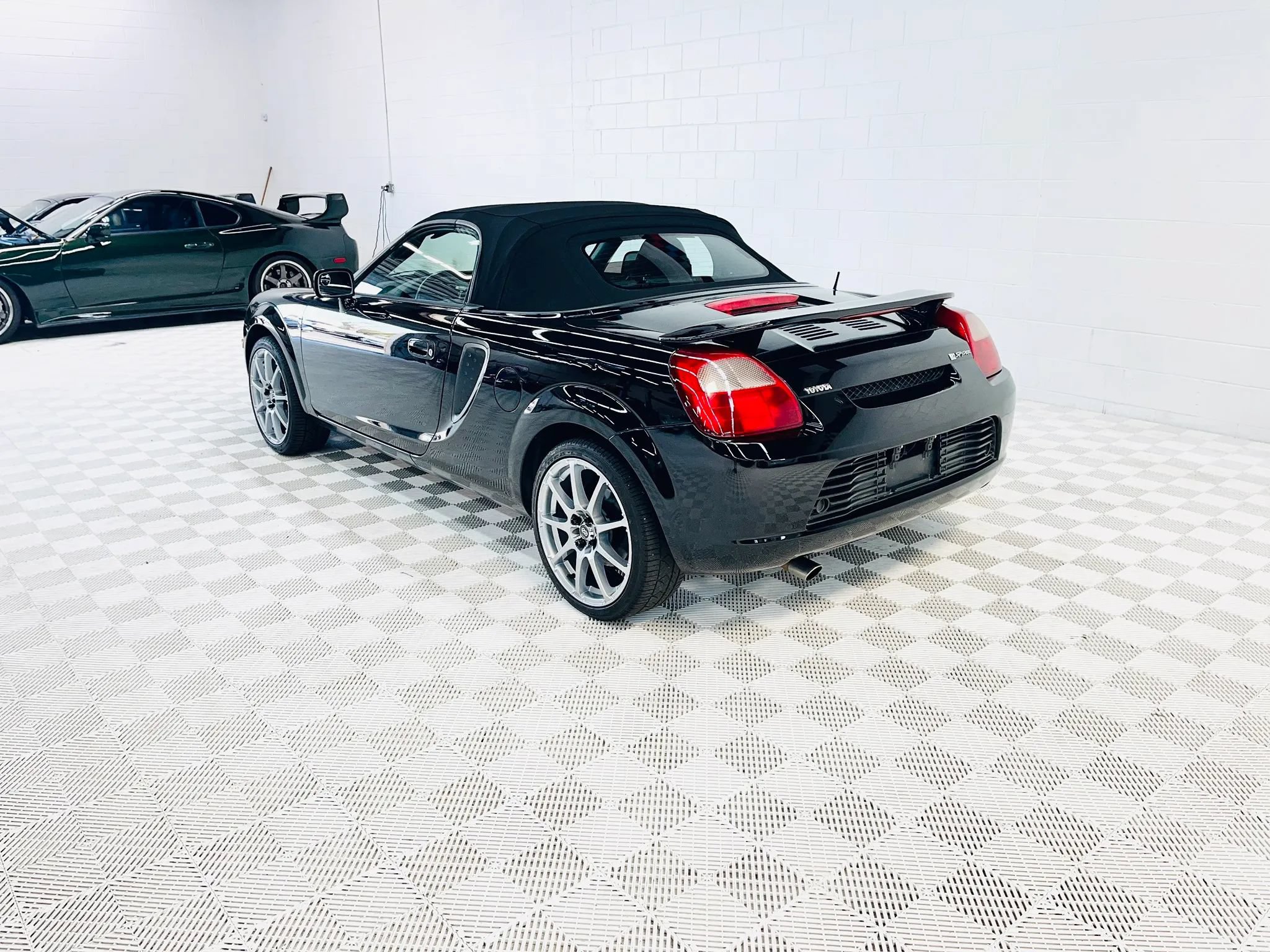 Used 2002 Toyota MR2 RWD image 7
