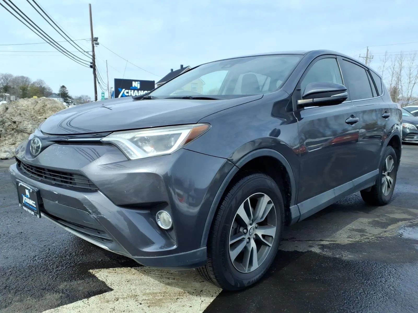 Used 2018 Toyota RAV4 XLE w/ All Weather Liner Package image 7