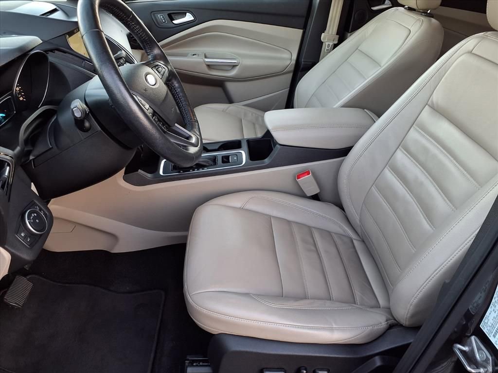 Used 2018 Ford Escape Titanium w/ Ford Safe & Smart Package image 5