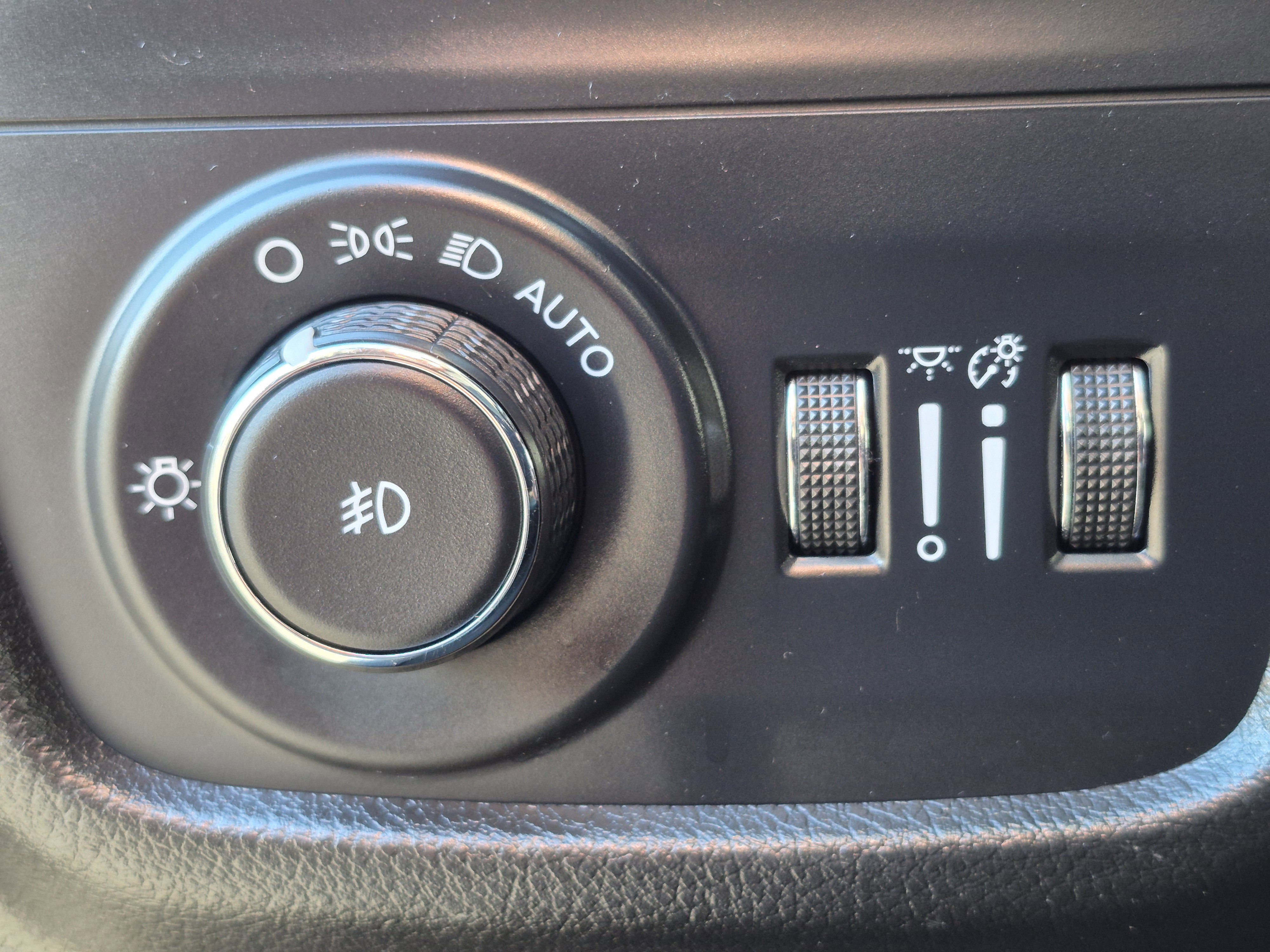 Used 2024 Jeep Grand Cherokee L Limited w/ Luxury Tech Group II image 15