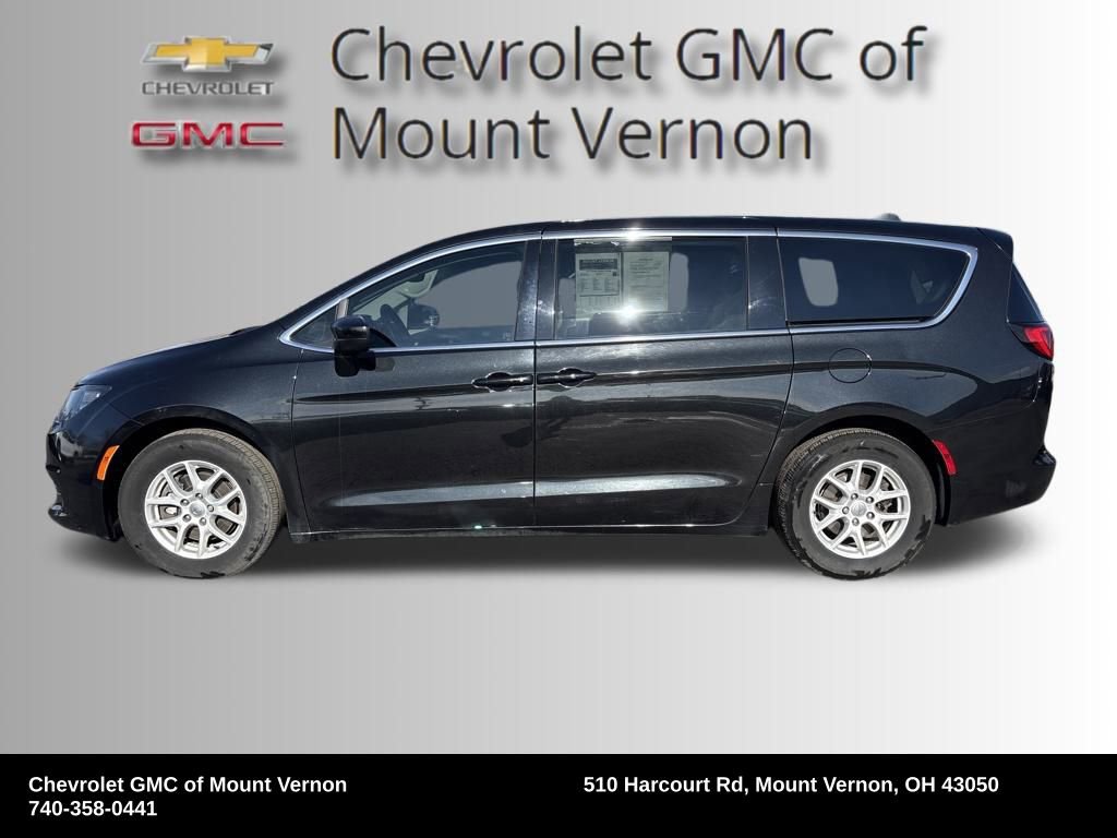 Used 2017 Chrysler Pacifica Touring image 2