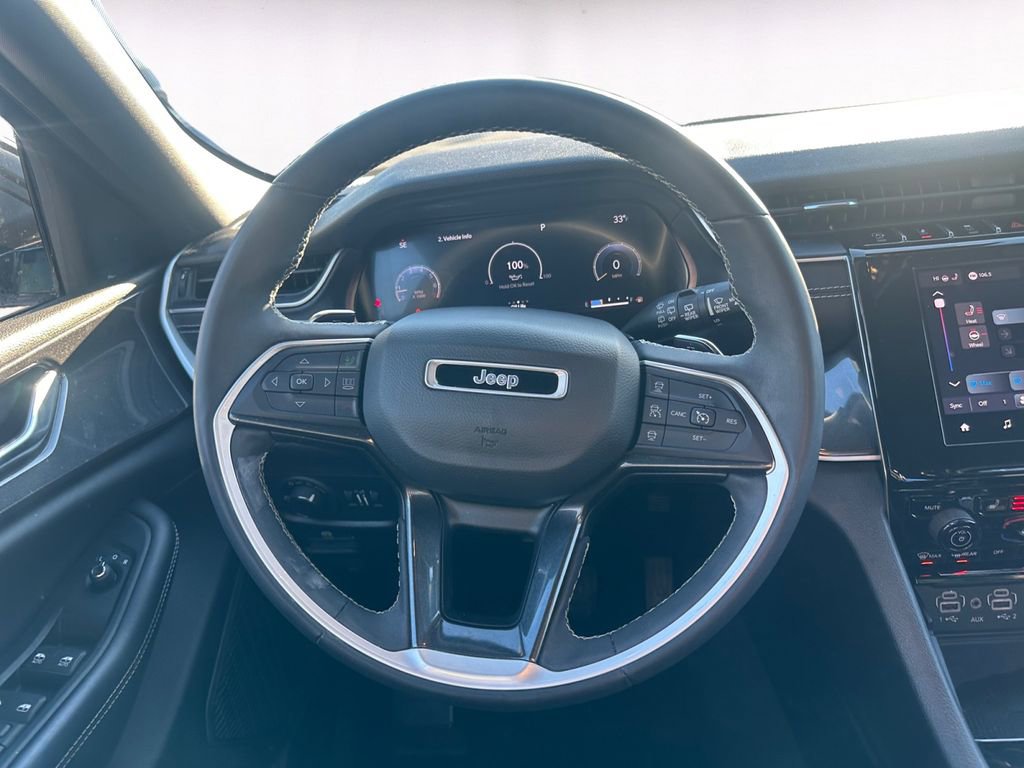 Used 2023 Jeep Grand Cherokee Altitude image 12