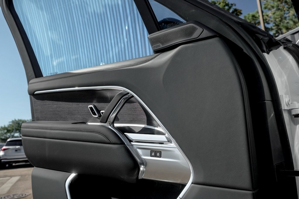 New 2025 Land Rover Range Rover SE image 10