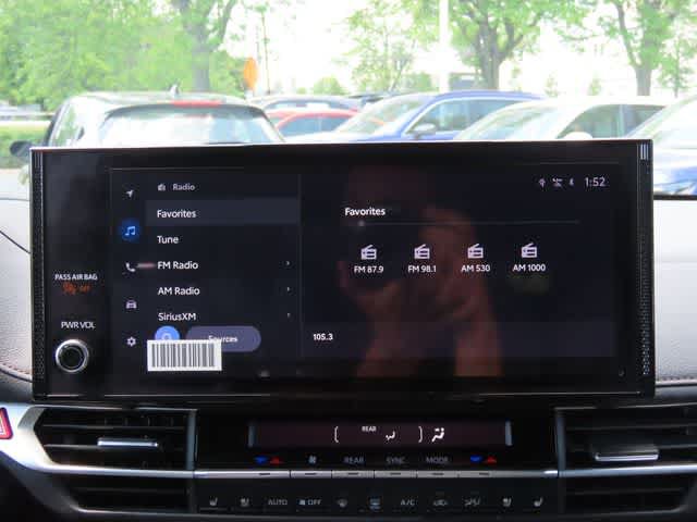 Used 2025 Toyota Sienna Platinum AWD/4WD image 24