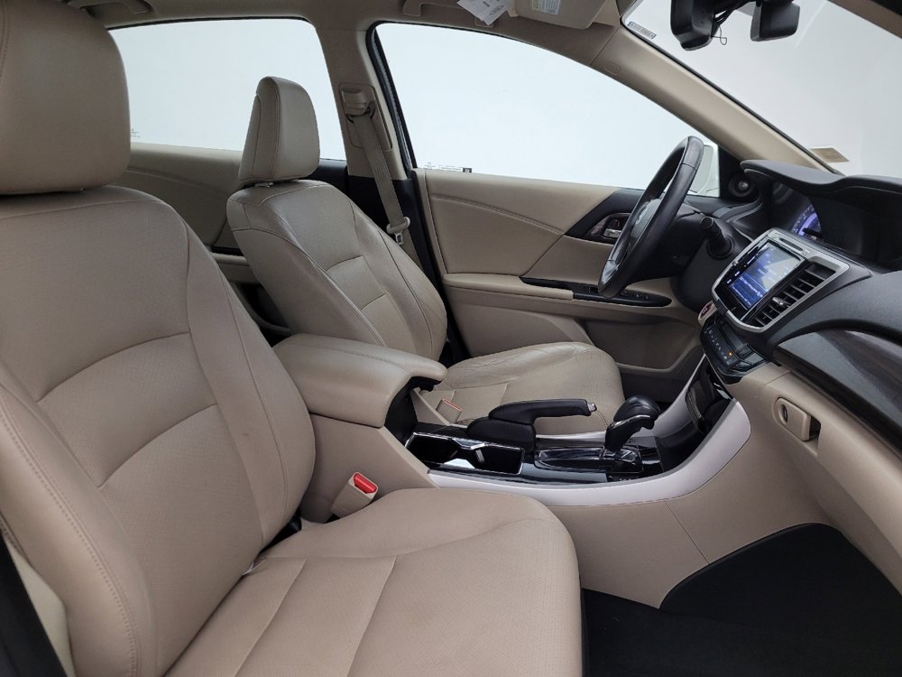 Used 2017 Honda Accord Touring image 21