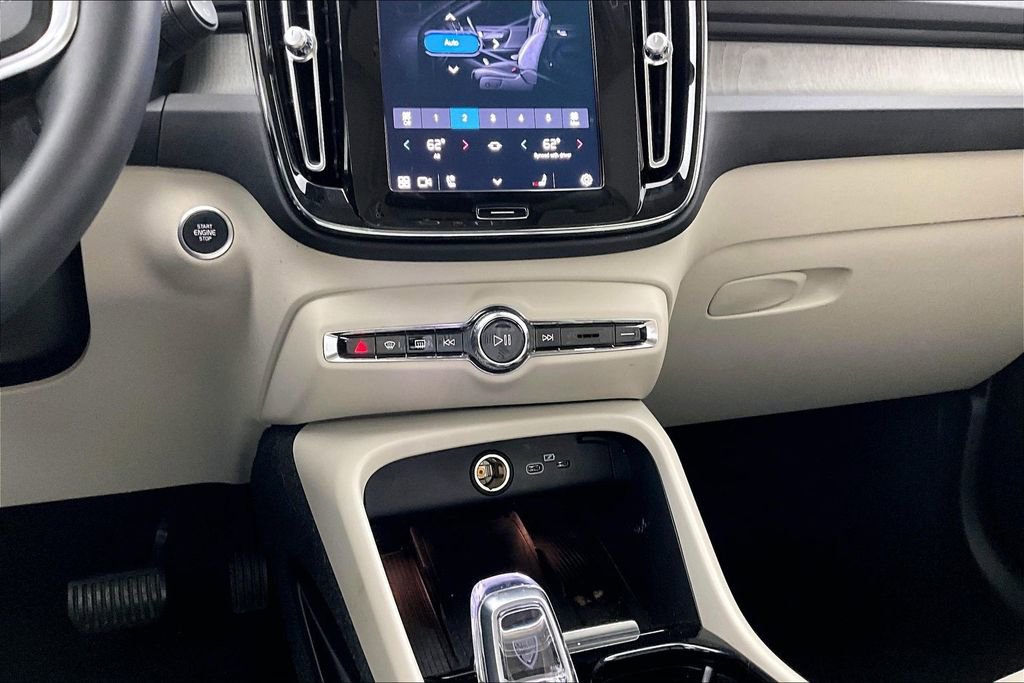 Certified 2023 Volvo XC40 B5 Plus image 9