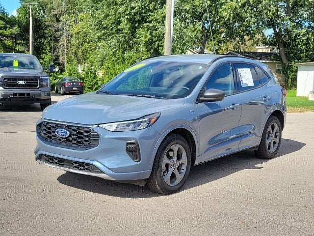 Used 2024 Ford Escape ST-Line w/ Tech Pack #1 AWD/4WD image 2