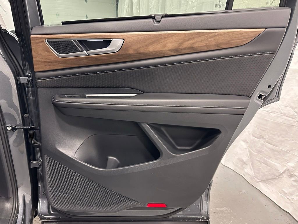 Used 2025 Volkswagen Atlas SE image 53