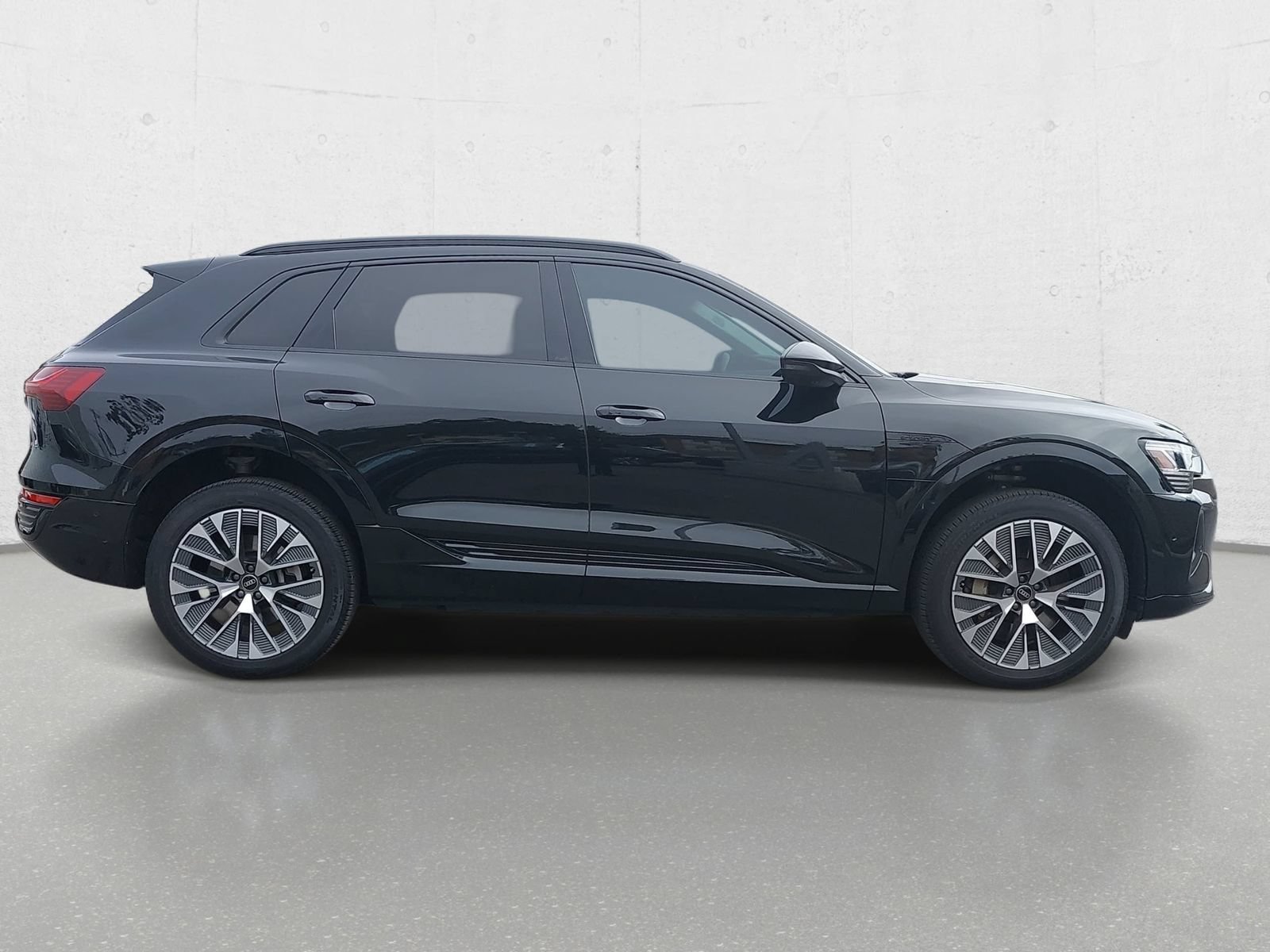 Used 2024 Audi Q8 e-tron Prestige w/ Prestige Package AWD/4WD image 4