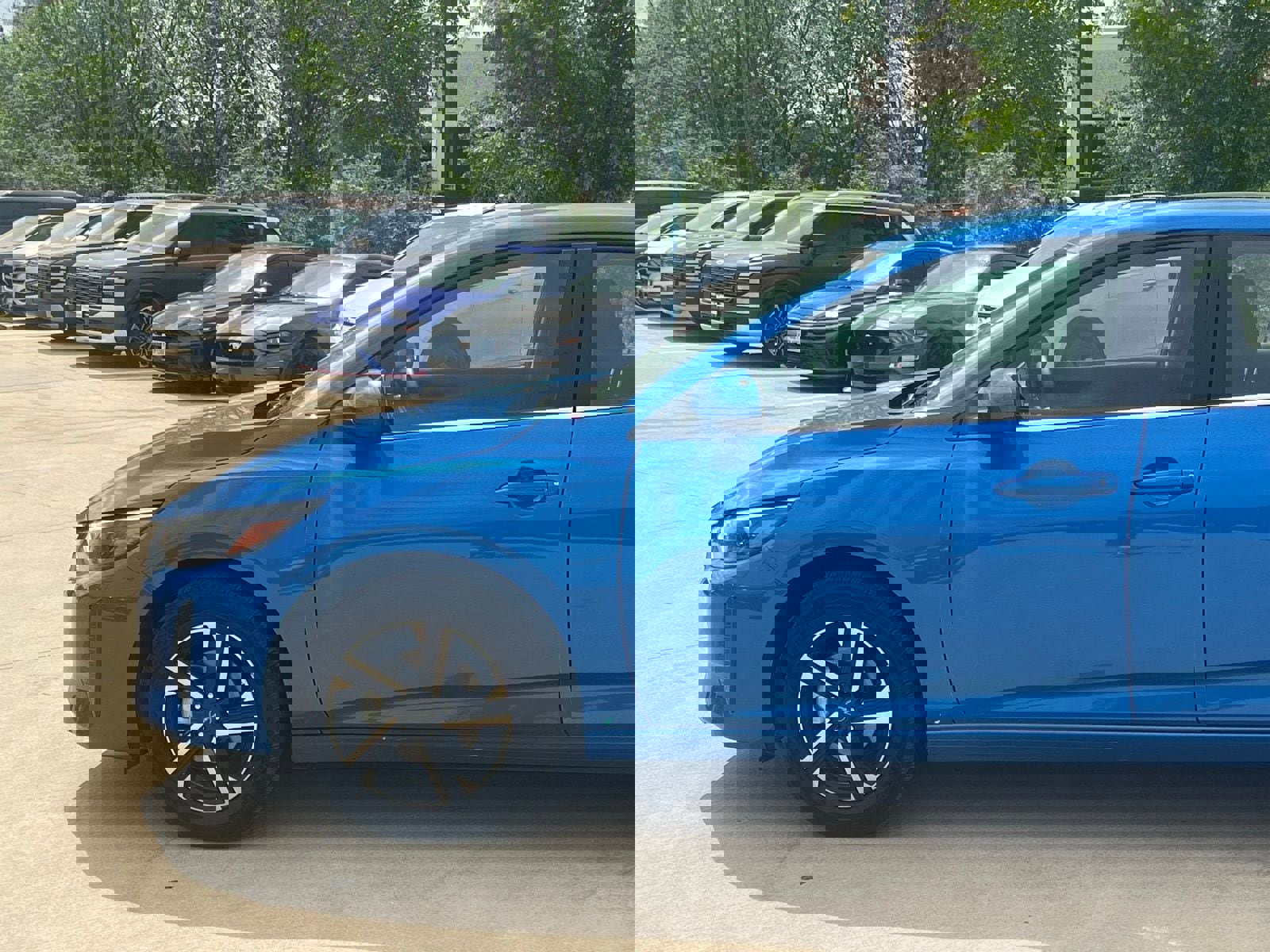 Used 2025 Nissan Sentra SV image 7