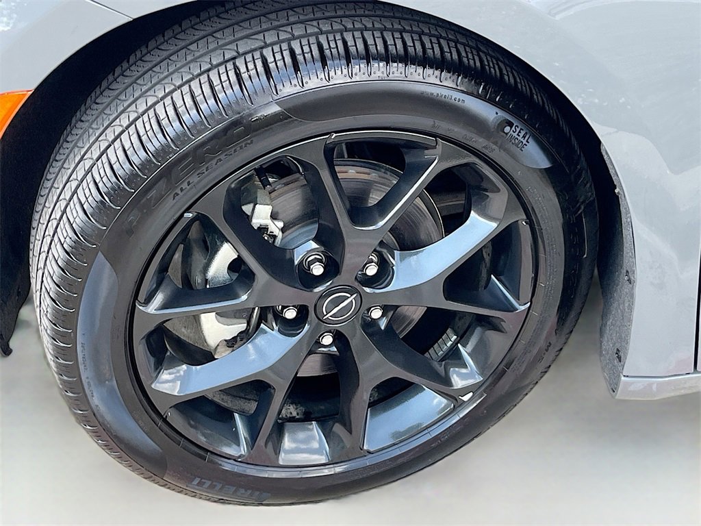 Used 2025 Chrysler Pacifica Limited image 31