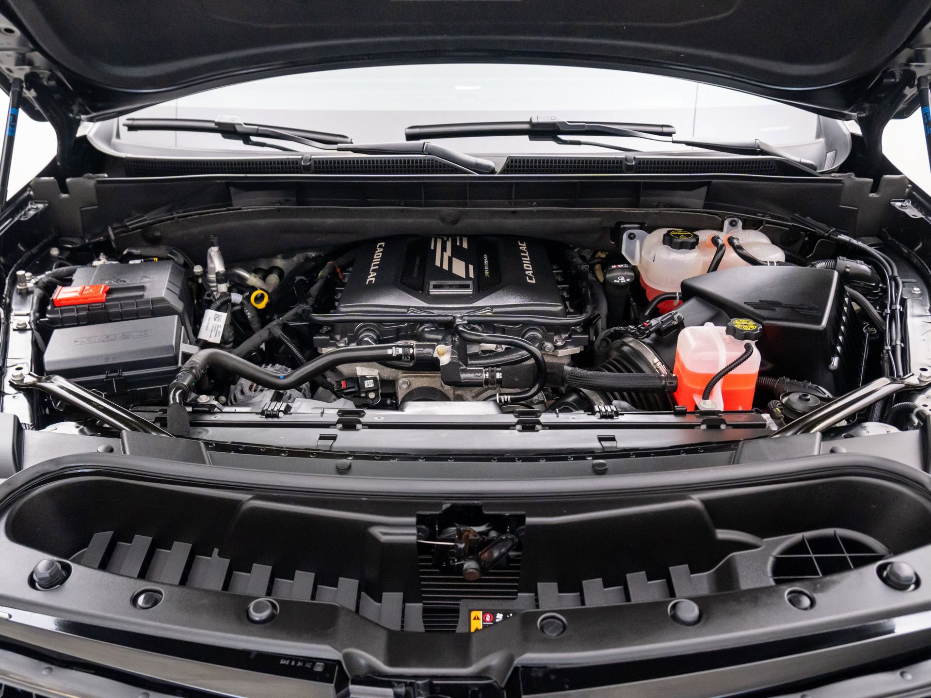 Certified 2025 Cadillac Escalade V w/ LPO, ONYX Package image 37