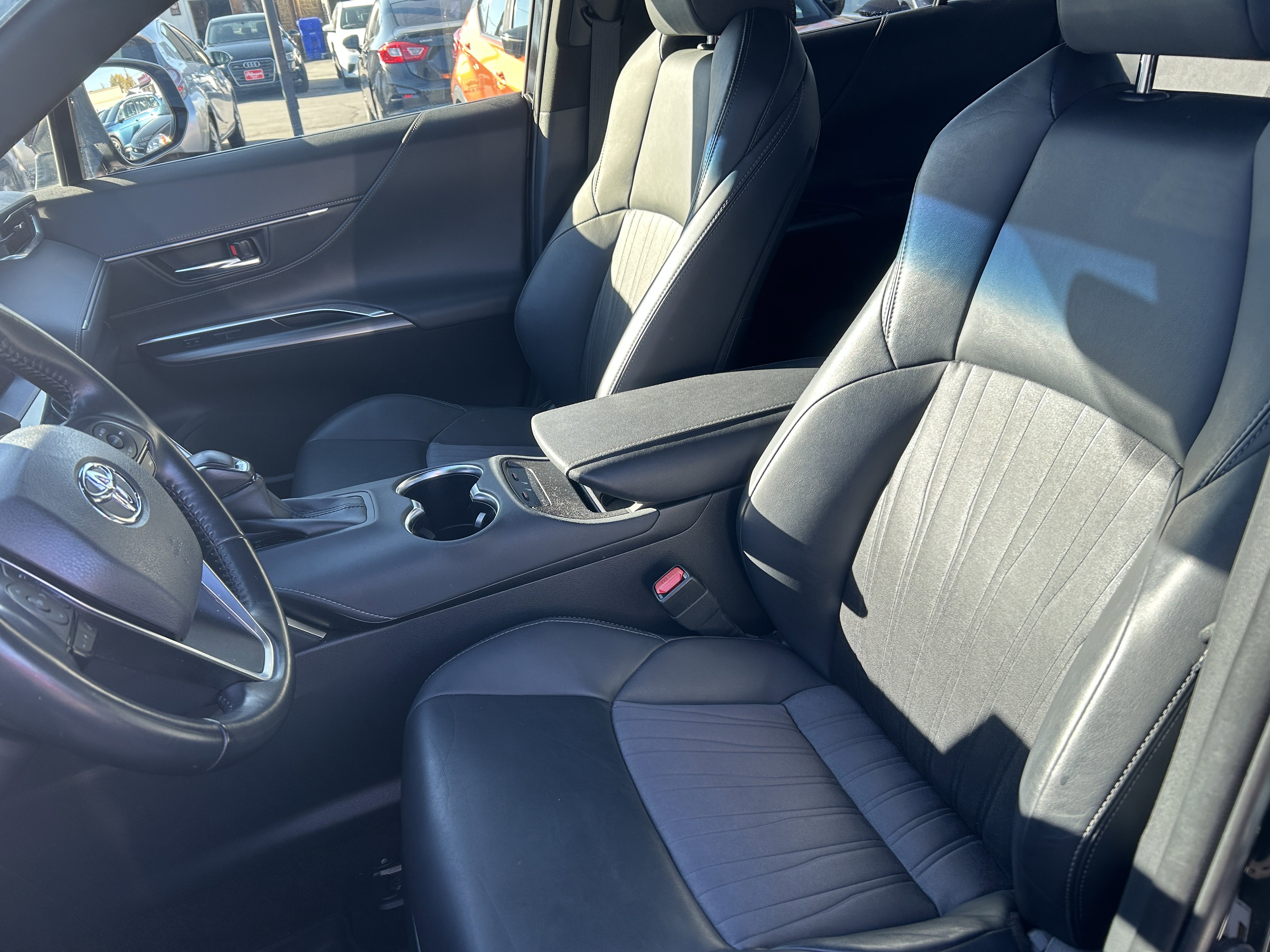 Used 2021 Toyota Venza XLE image 7