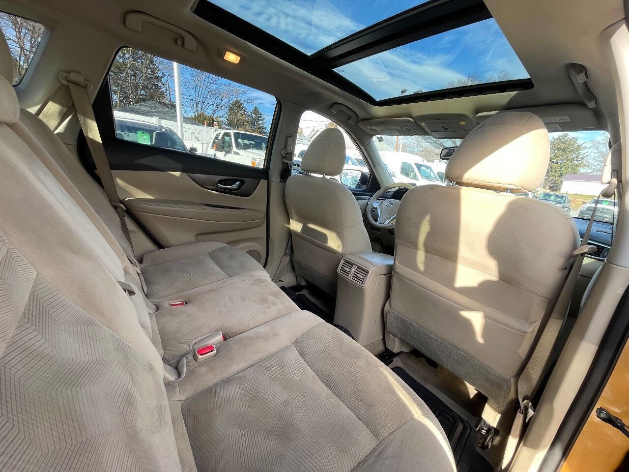 Used 2015 Nissan Rogue SV w/ SV Moonroof Package image 31