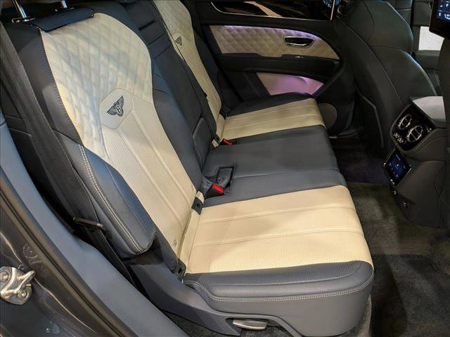 Used 2022 Bentley Bentayga image 21