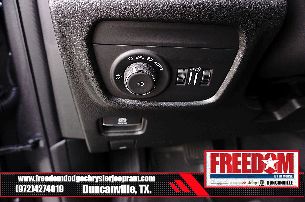 Certified 2025 Jeep Grand Cherokee Limited w/ Black Appearance Package RWD image 24