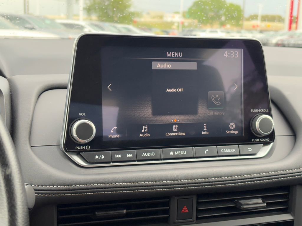 Used 2025 Nissan Rogue S image 17