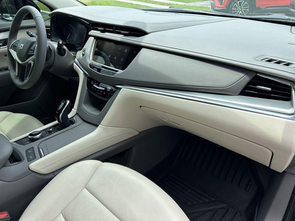 Used 2022 Cadillac XT5 Premium Luxury w/ Technology Package image 12