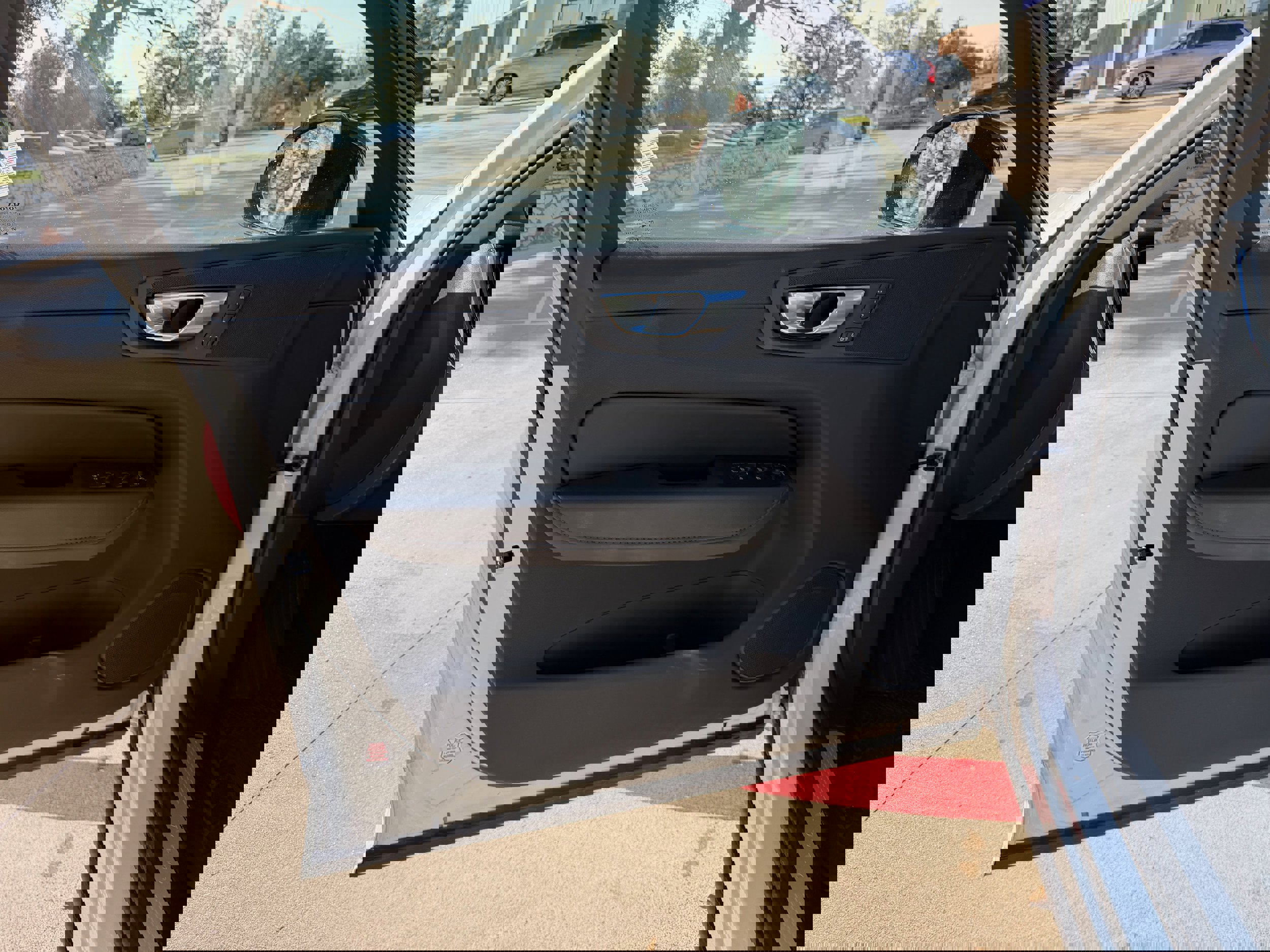 Certified 2025 Volvo XC60 B5 Plus image 22