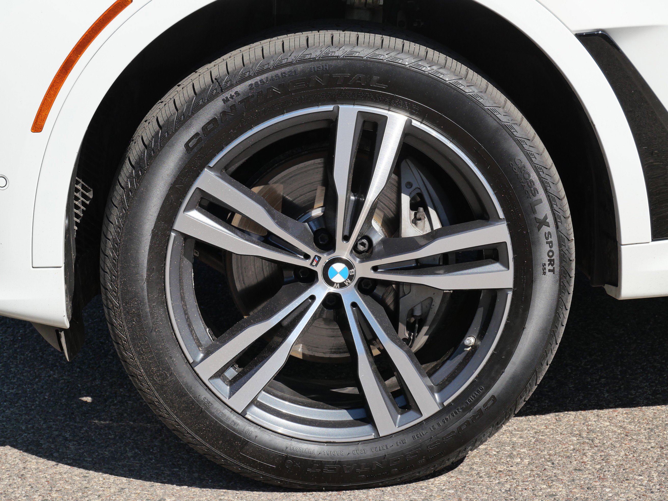Used 2021 BMW X7 xDrive40i w/ M Sport Package AWD/4WD image 10