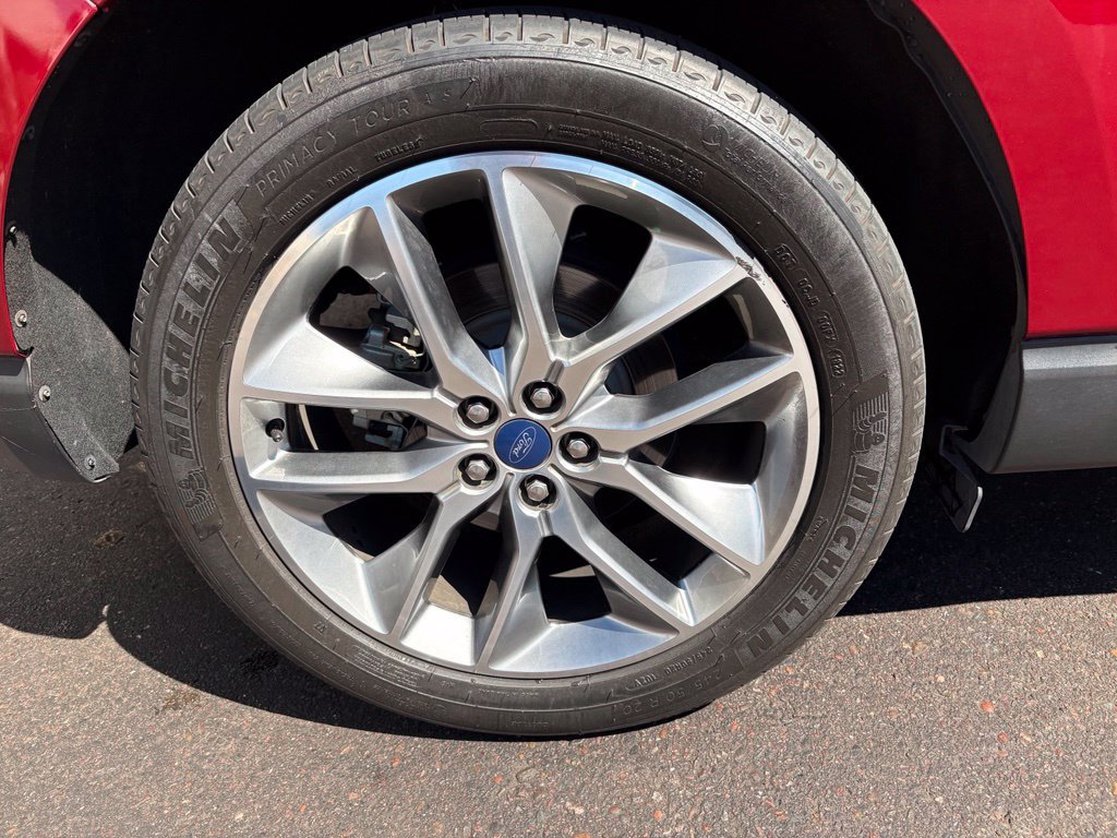Used 2018 Ford Edge Titanium w/ Ford Safe & Smart Package FWD image 6
