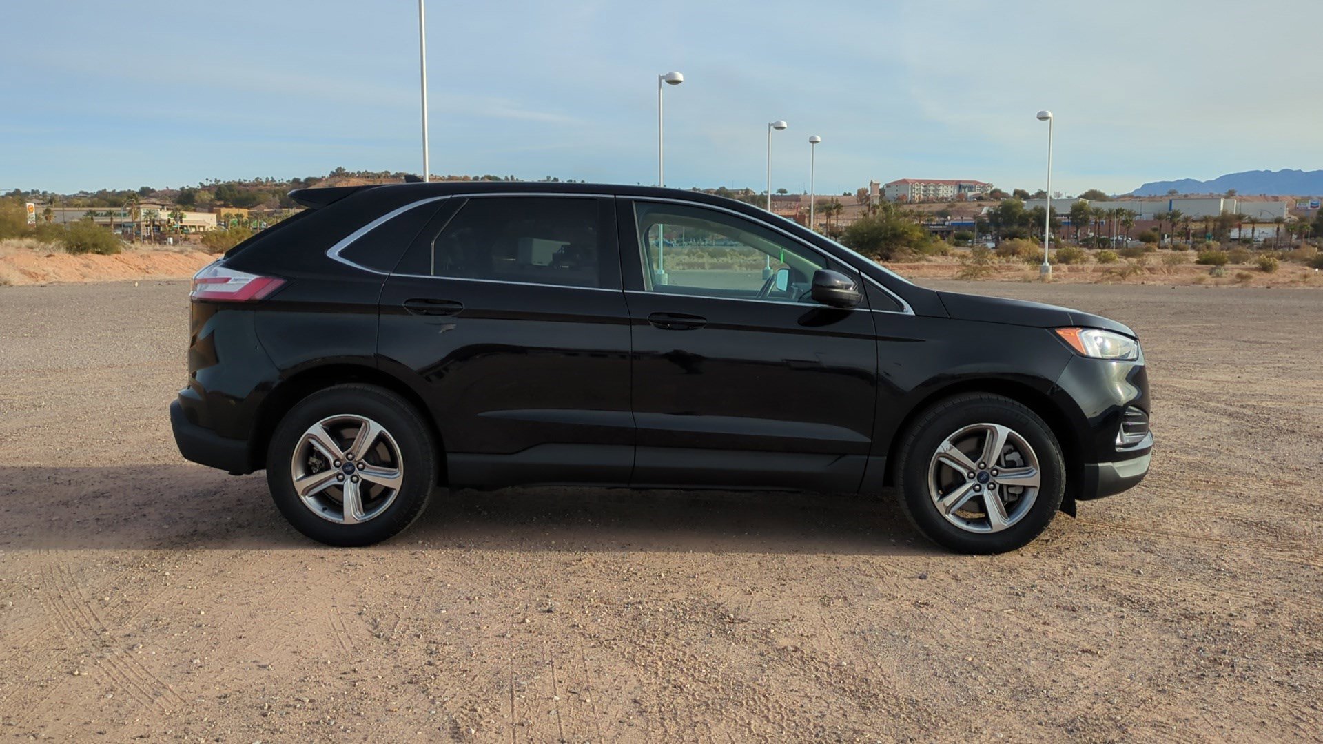 Used 2022 Ford Edge SEL w/ Convenience Package image 2
