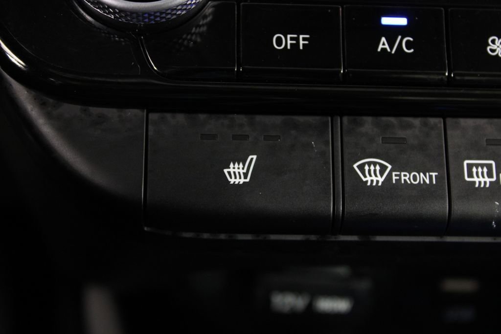 Used 2025 Hyundai Elantra Limited image 24