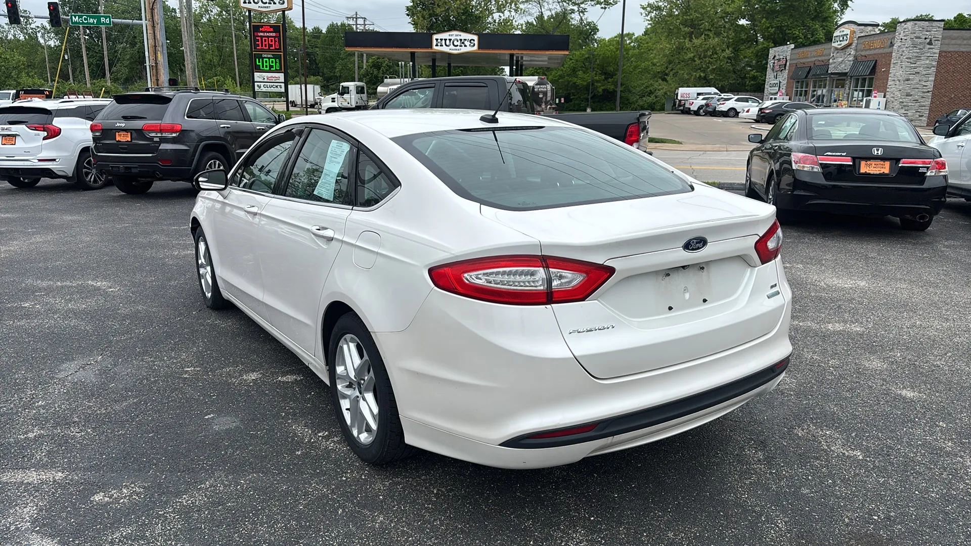 Used 2014 Ford Fusion SE FWD image 3