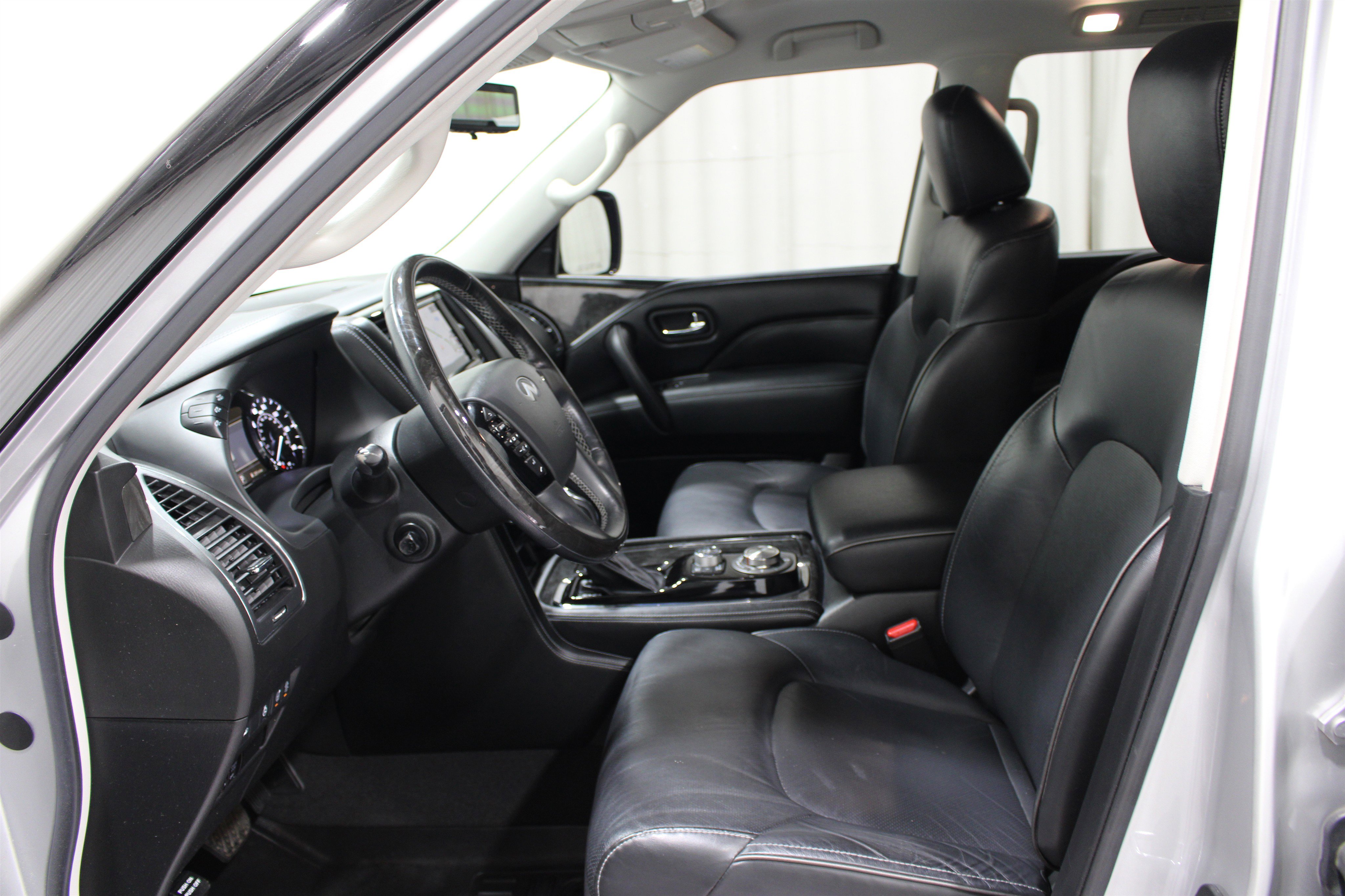 Used 2020 INFINITI QX80 Luxe w/ Proassist Package AWD/4WD image 3