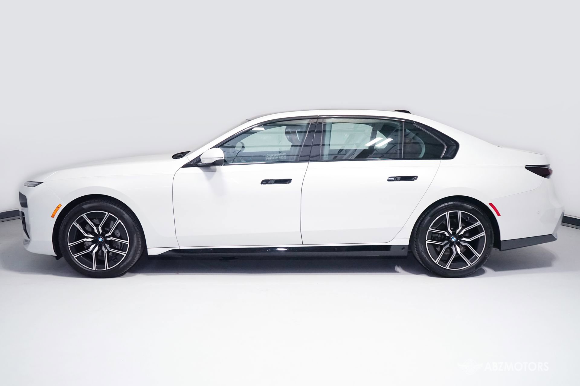 Used 2023 BMW 740i RWD image 5