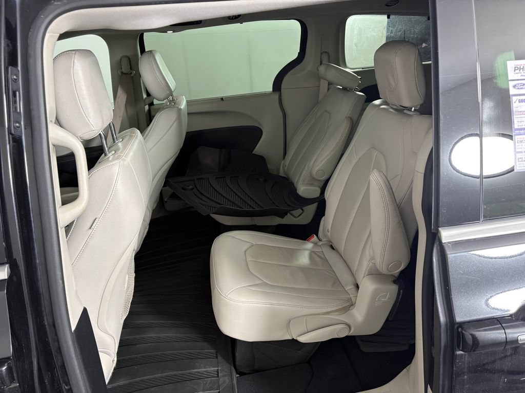 Used 2021 Chrysler Pacifica Touring-L AWD/4WD image 27