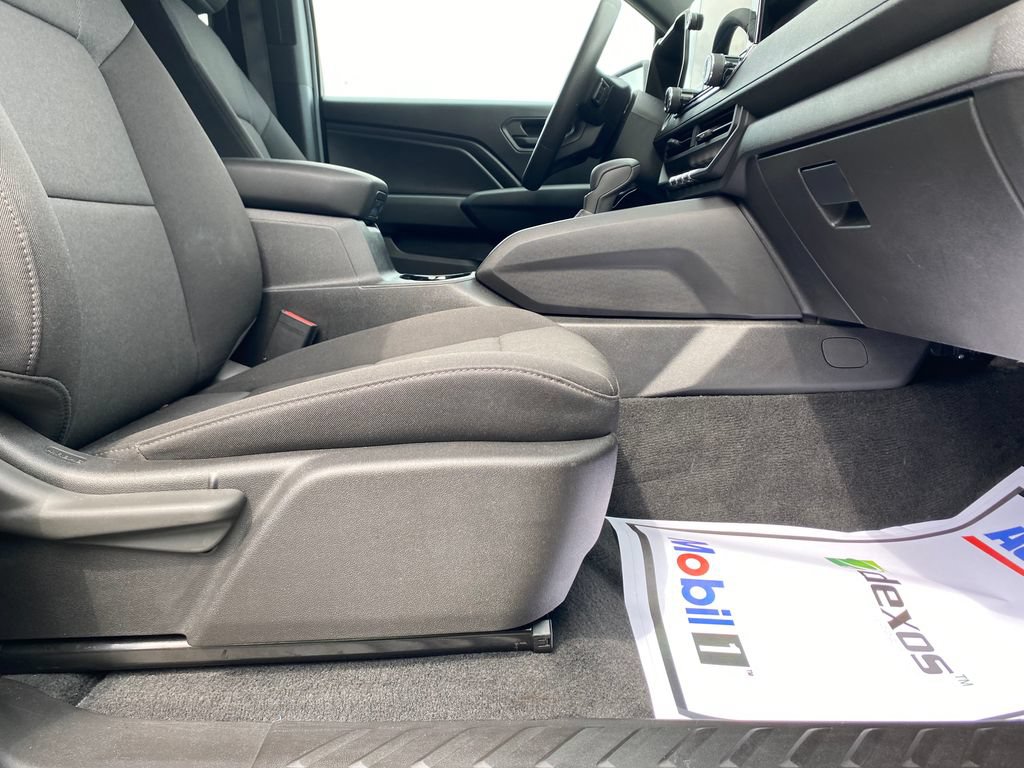 Used 2025 Chevrolet Colorado W/T RWD image 11