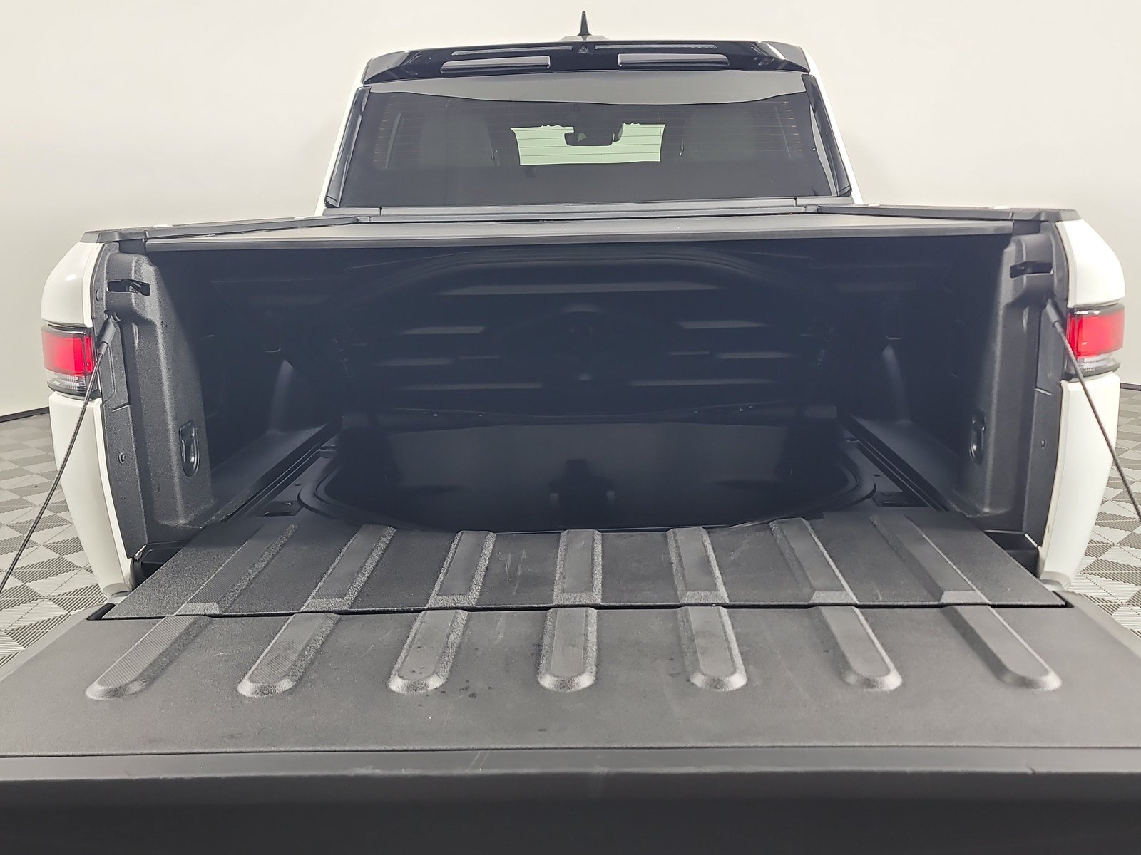 Used 2024 Rivian R1T Adventure AWD/4WD image 15