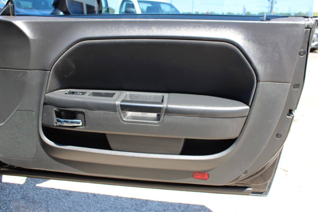 Used 2014 Dodge Challenger SXT RWD image 46